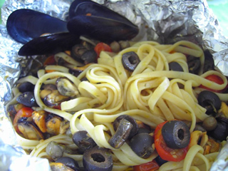 Spaghetti con le cozze al cartoccio