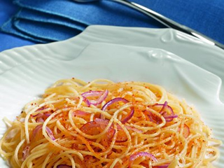 Spaghetti cipolla e bottarga